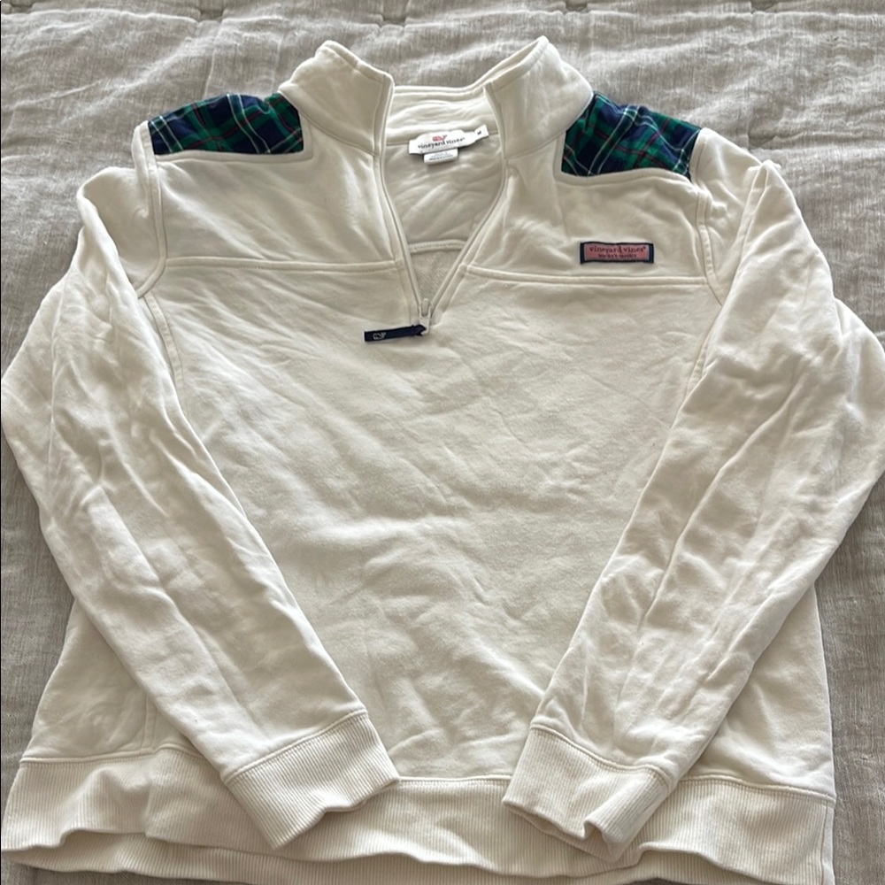Women’s M Vineyard Vines White Pullover with Plaid Accents